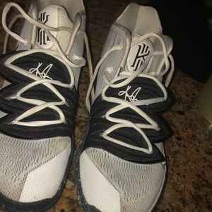 Kyrie Oreos 5 Cookies and Cream